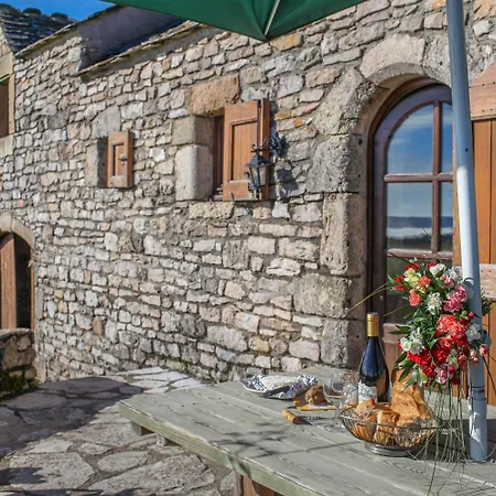 Maison 5 Personnes A Villeneuve Holiday home Vebron