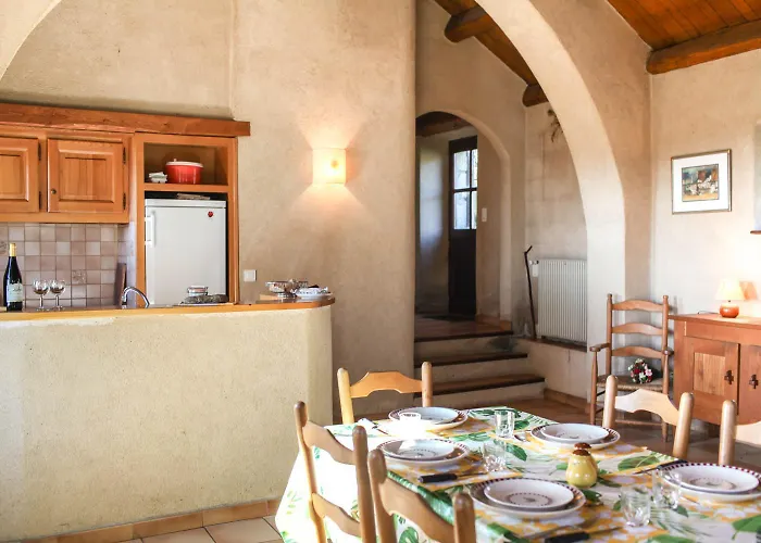Maison 5 Personnes A Villeneuve Vebron